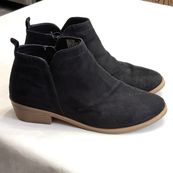 Time and Tru Black Ankle Booties - Picture 10 of 10